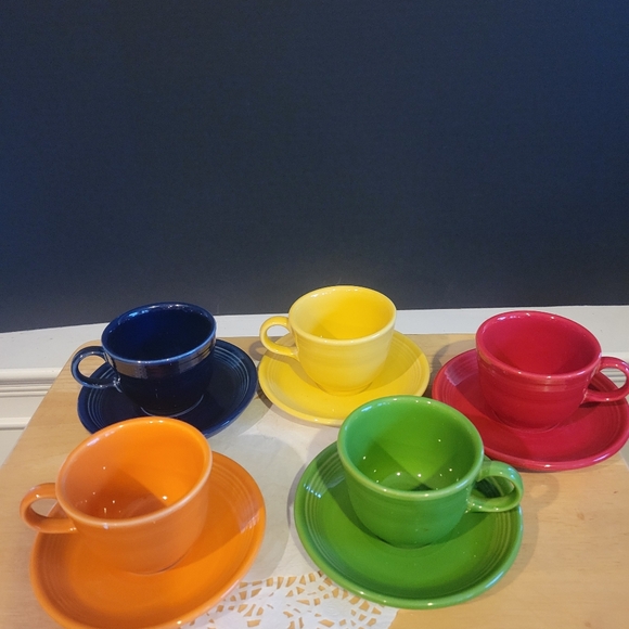 Lot 5 Fiesta Fiestaware Multicolor Cups & Saucers - Picture 2 of 7